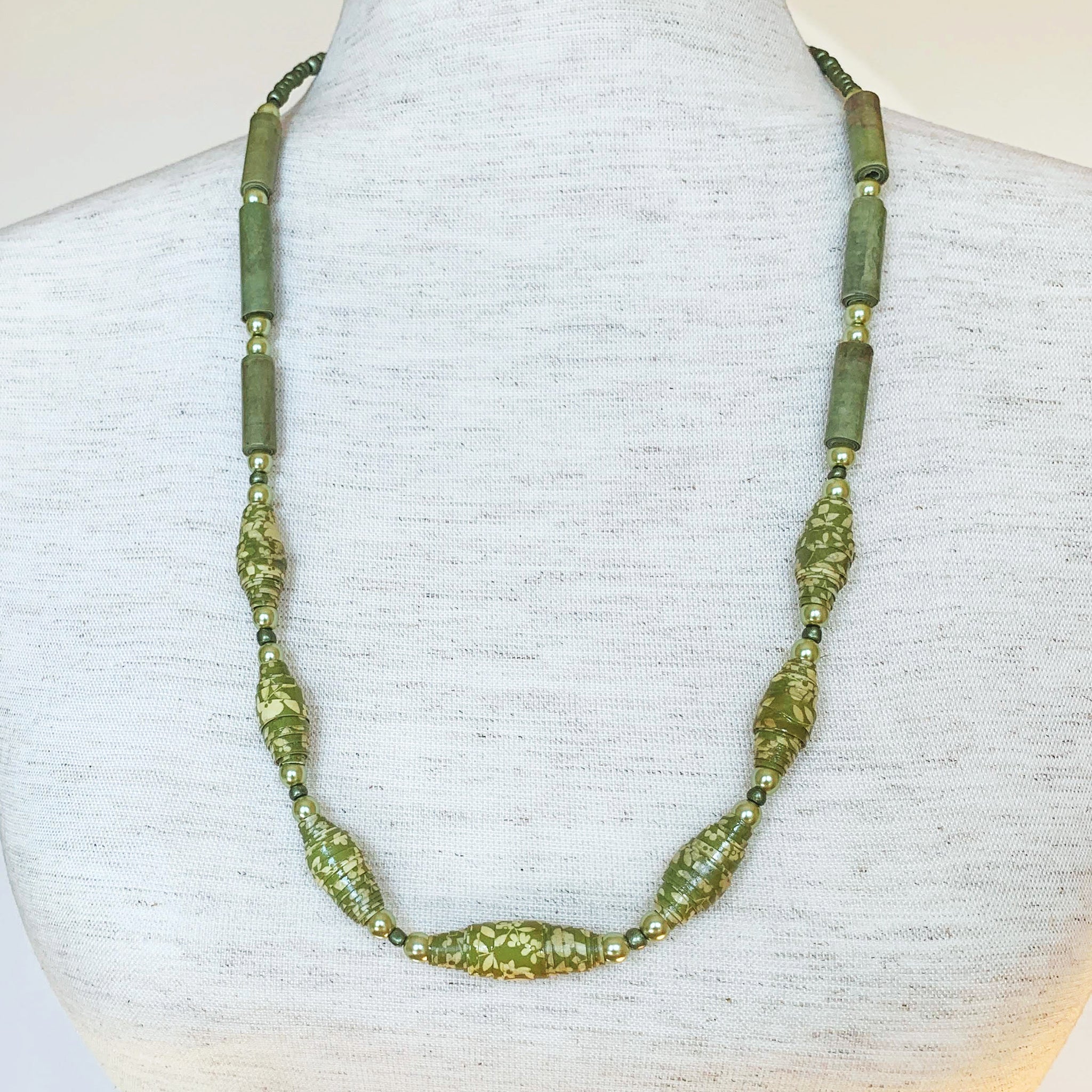 Green and Off White Necklace - Image 2