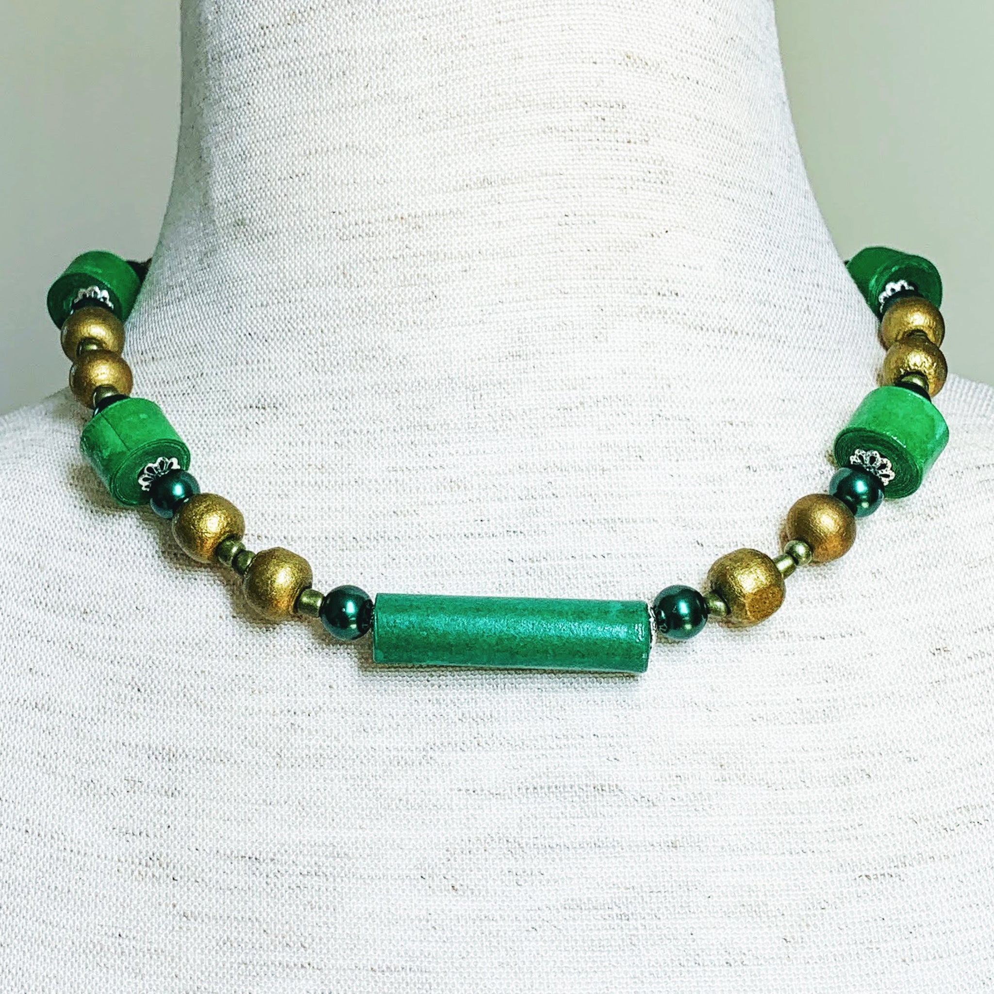 Green and Gold Tone Necklace - Image 2